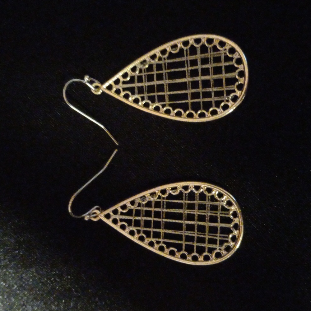 Marilyn Schiff dangle earrings. Lead and Nicole free.